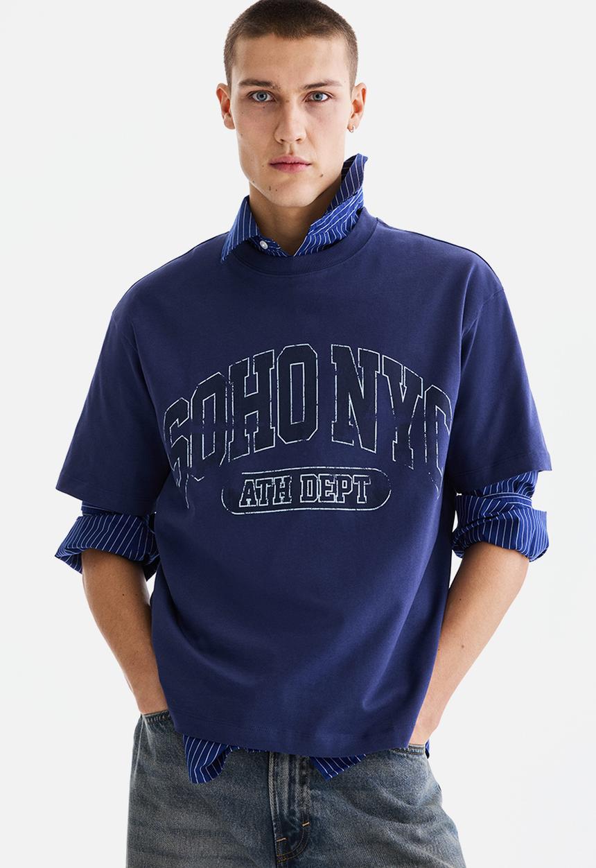 H&M - Loose fit printed t-shirt - dark blue/soho nyc