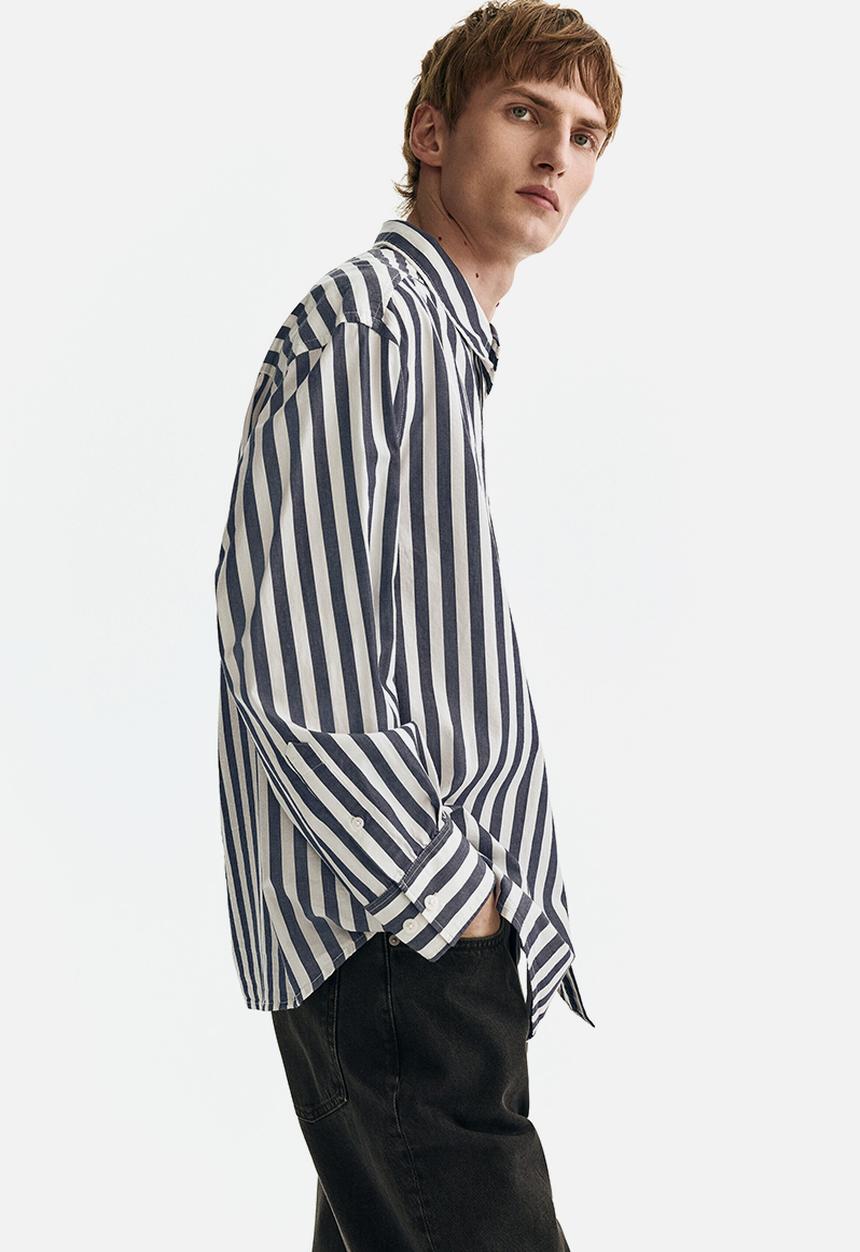 H&M - Relaxed fit poplin shirt - dark blue/striped