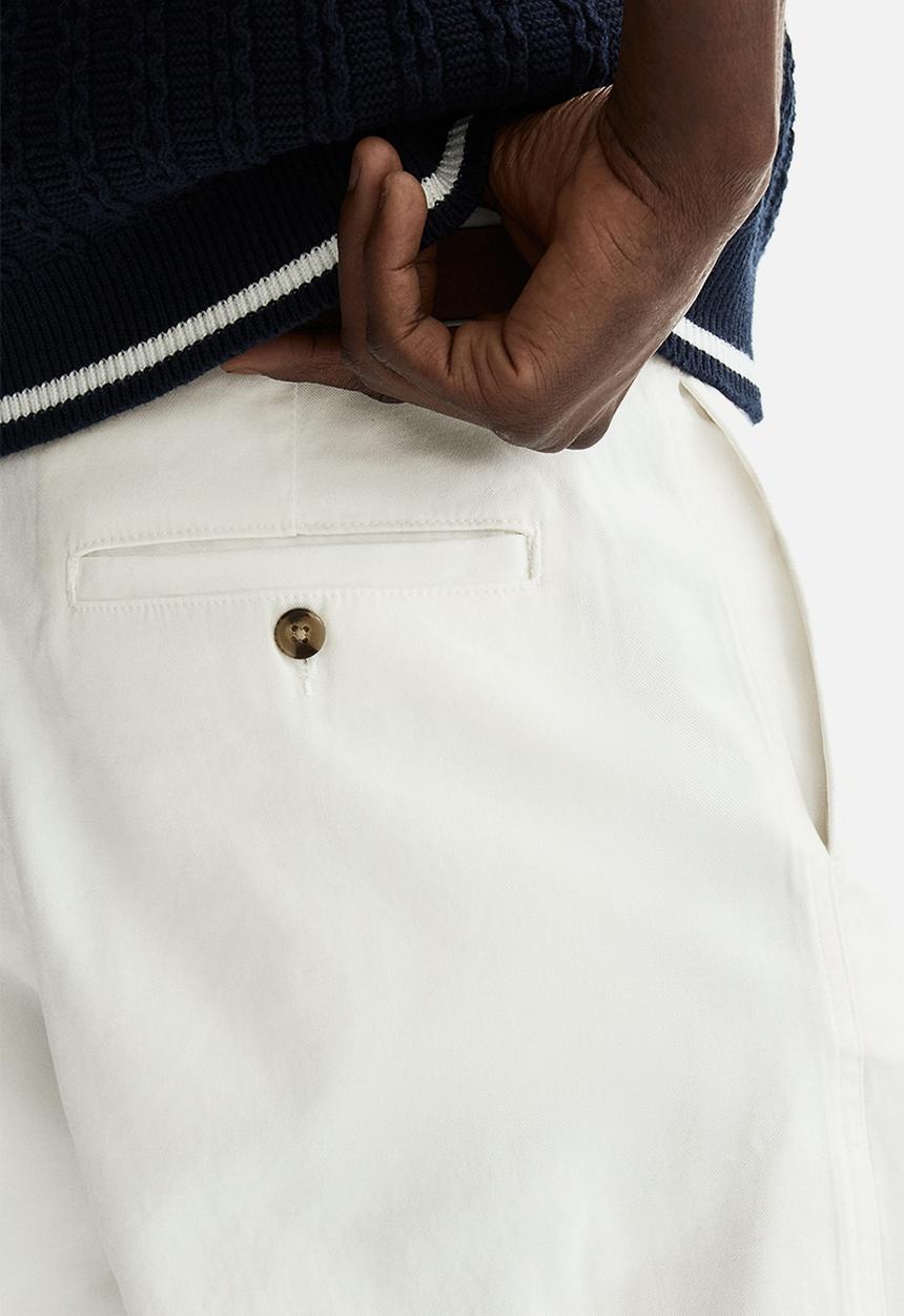 H&M - Relaxed fit chino shorts - white