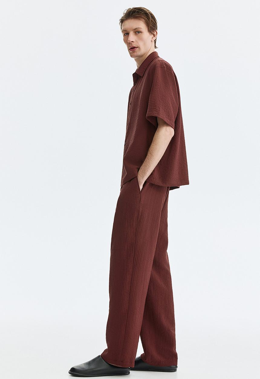 H&M - Relaxed fit textured trousers - burgundy