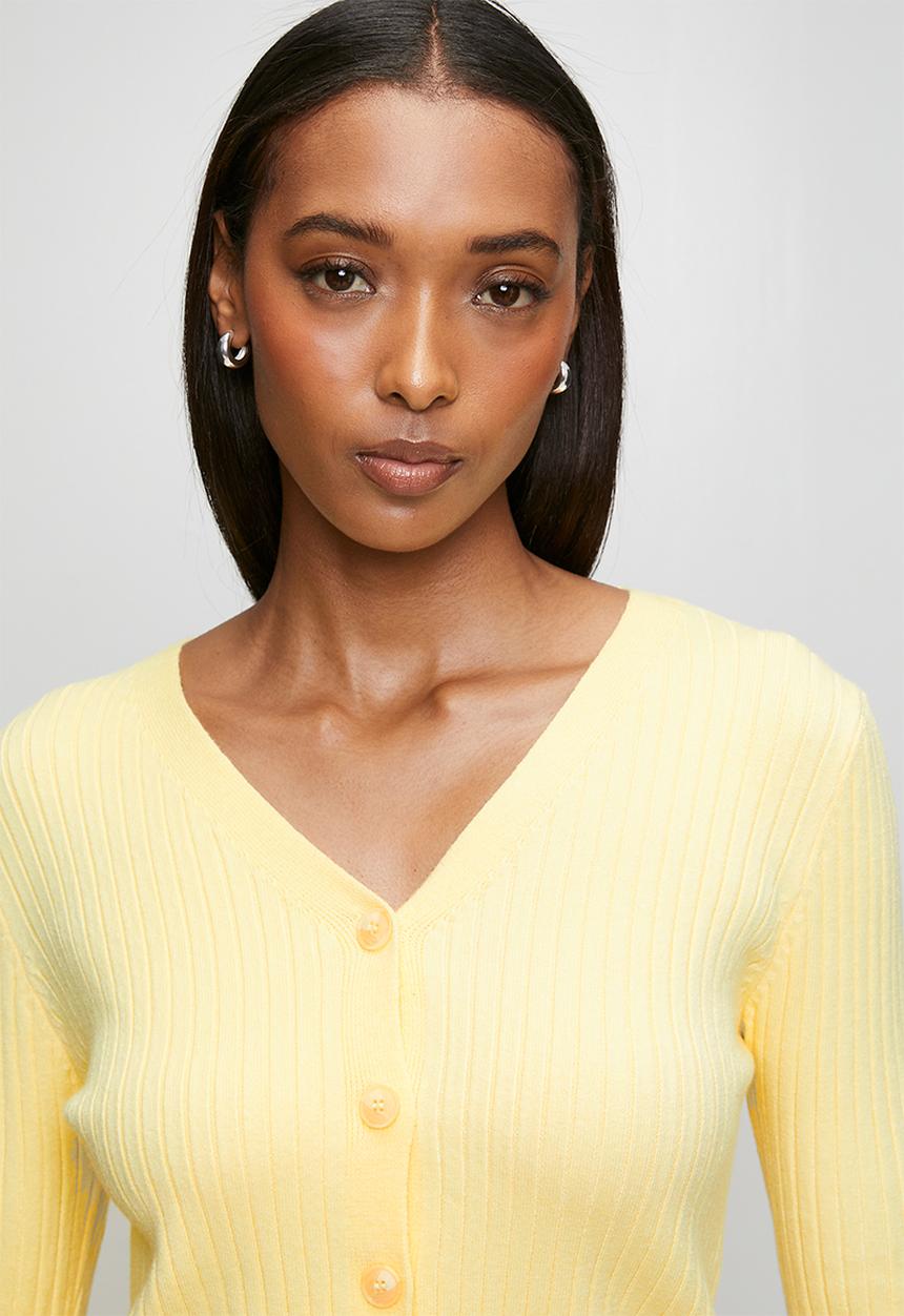 Stella Morgan - 3/4 Sleeve V-Neck Button Through Cardi With Scallop Hem  - Yellow