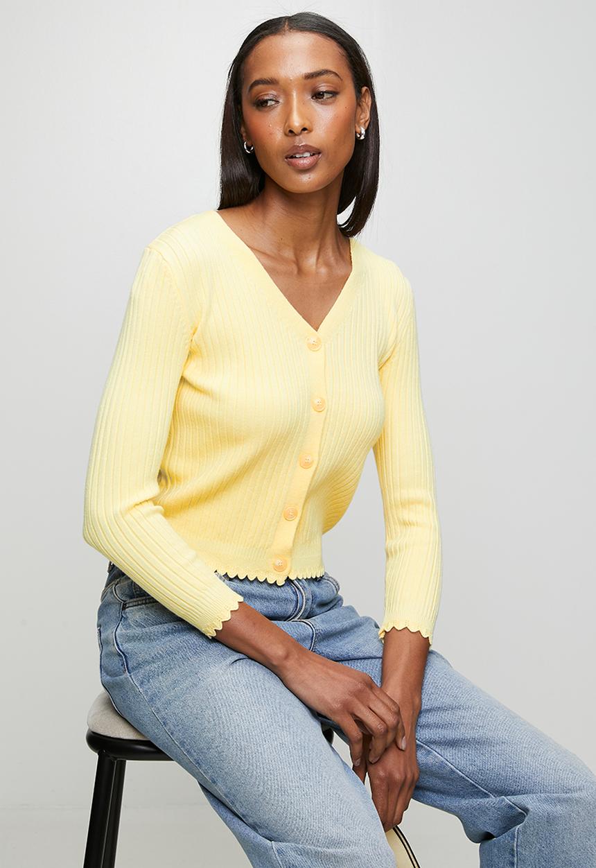 Stella Morgan - 3/4 Sleeve V-Neck Button Through Cardi With Scallop Hem  - Yellow
