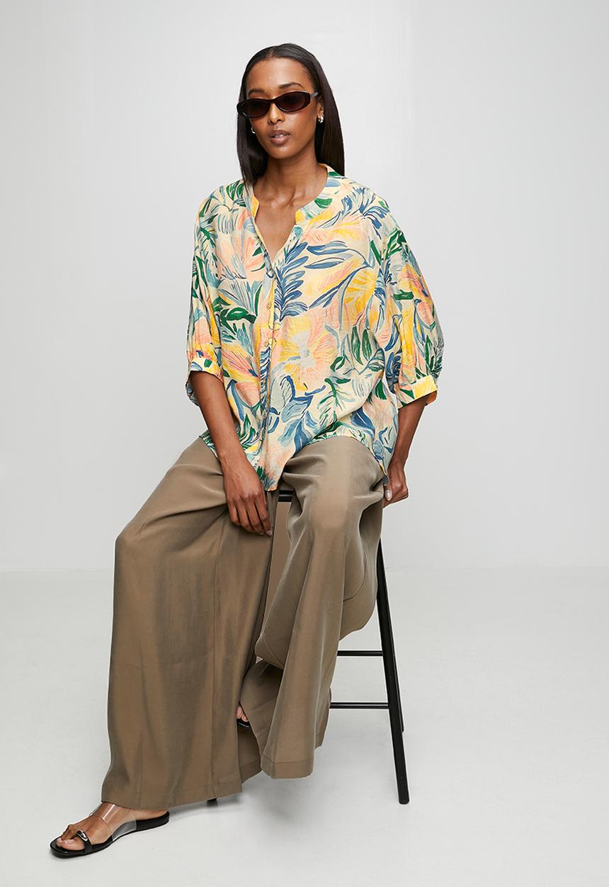 Stella Morgan - Half Sleeve Batwing Sheer Button Through Shirt With Centre Back Button Detail - Multi Blue