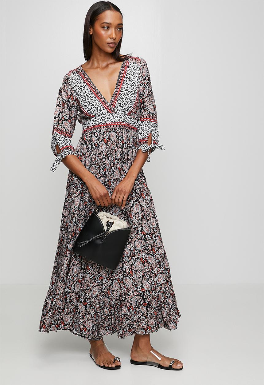 Izabel London - 3/4 Sleeve With Tie V-Neck A-Line Maxi Dress With Contrast Print In Key Areas  - Multi Black
