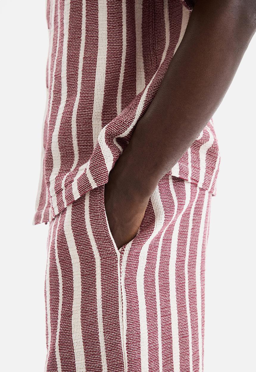 H&M - Regular fit shorts - red/striped