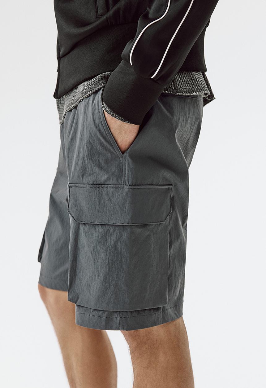 H&M - Regular fit cargo shorts - dark grey
