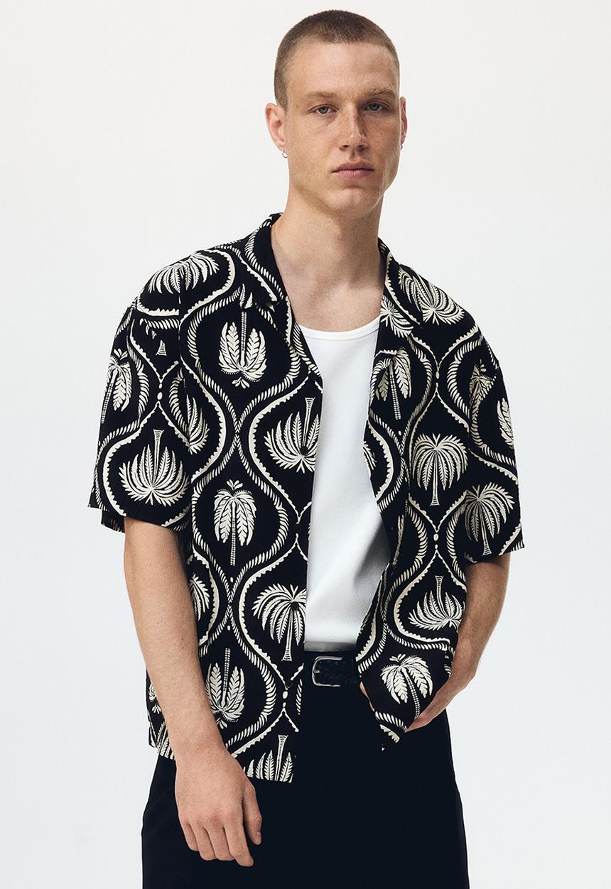 H&M - Relaxed fit resort shirt - black/patterned