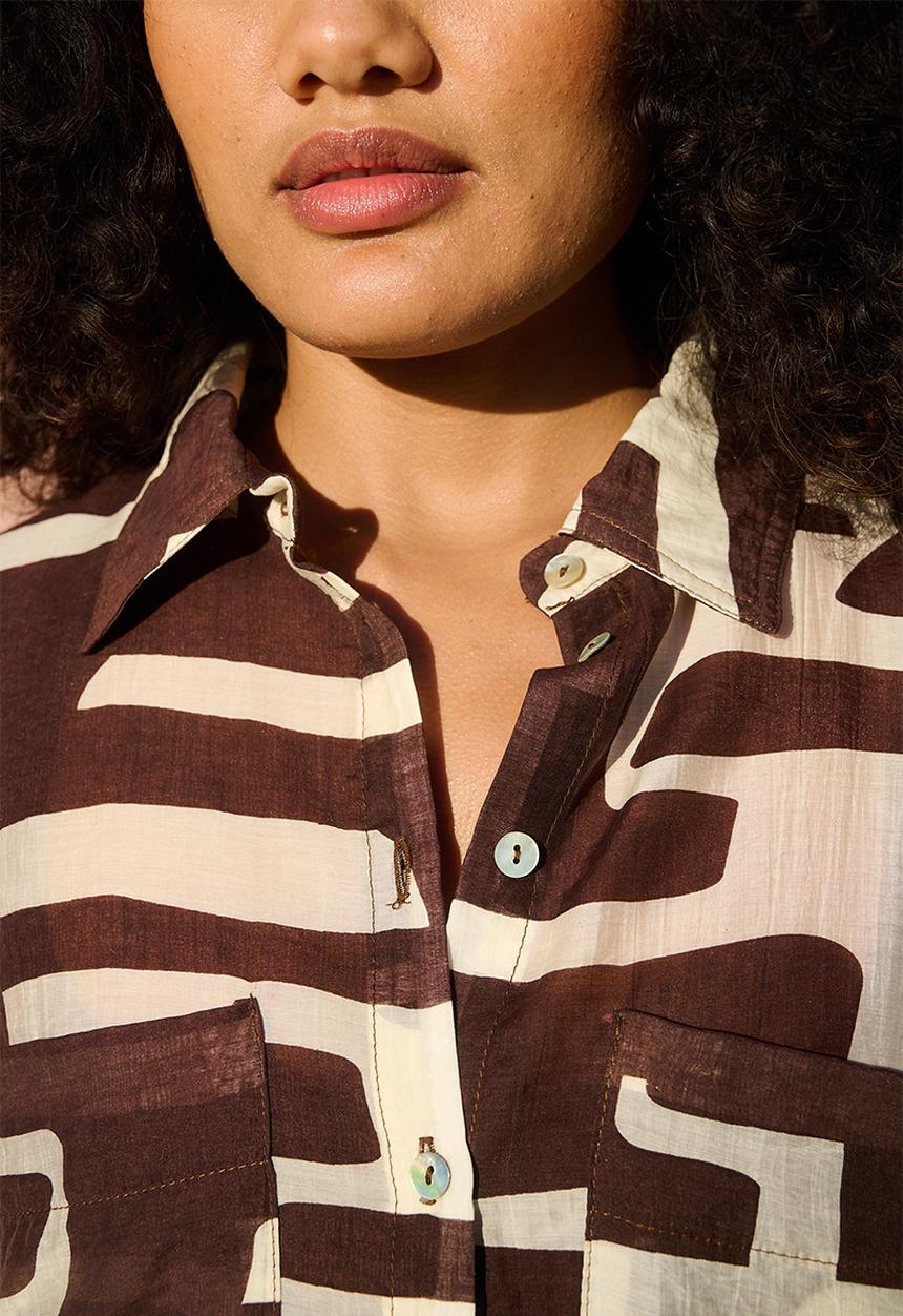 Me&B - Plus Oversized Shirt Patch Pockets - Choc/Bananaprint