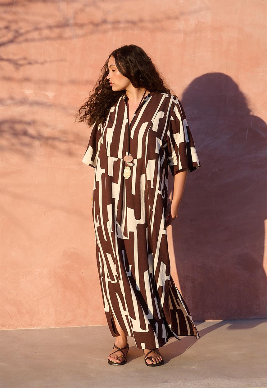 Me&B - Plus Bib Front Tunic Maxi Dress - Choc/BananaPrint