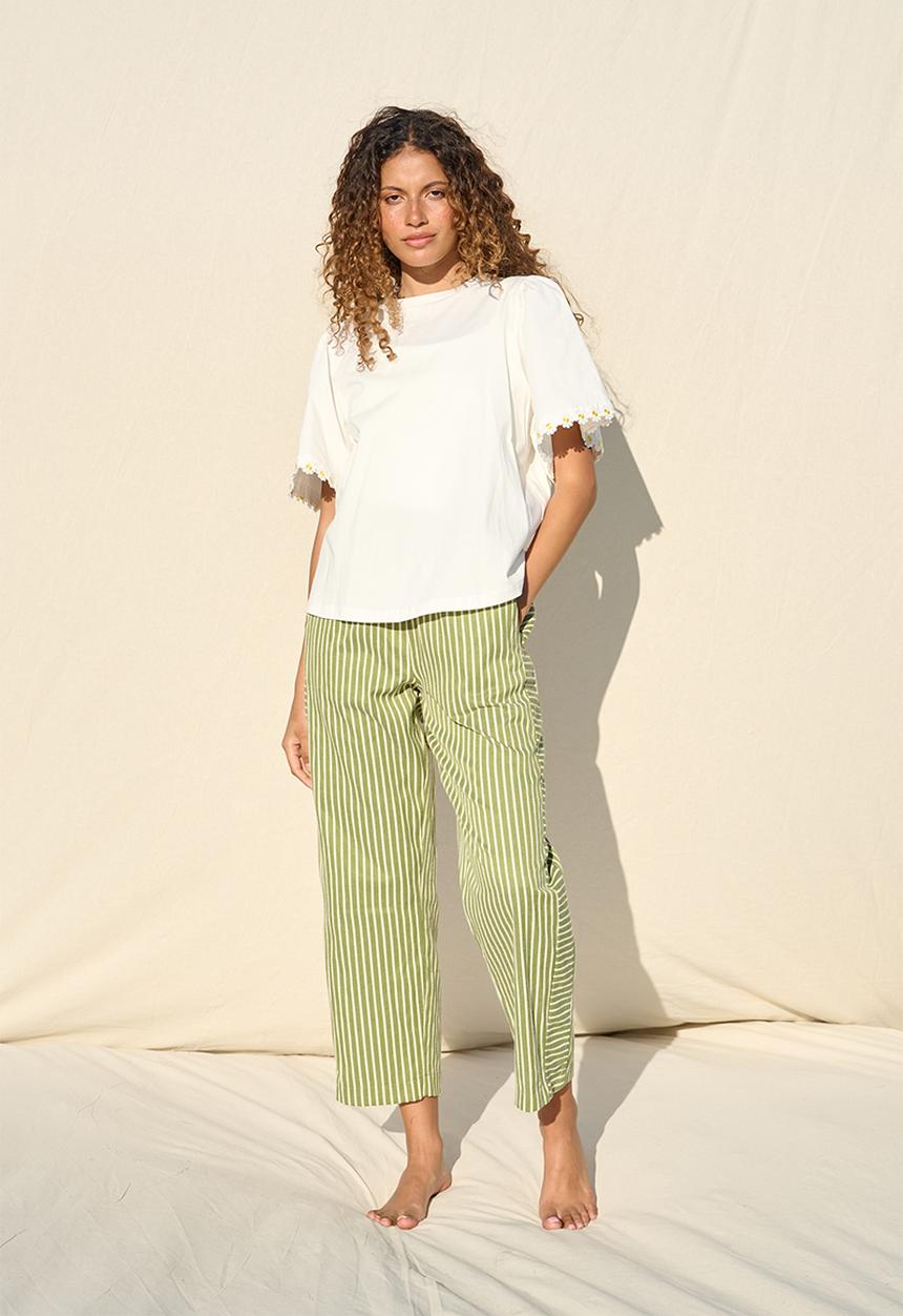 Me&B - Plus Daisy Trim Flared Sleeve Tee - Milk