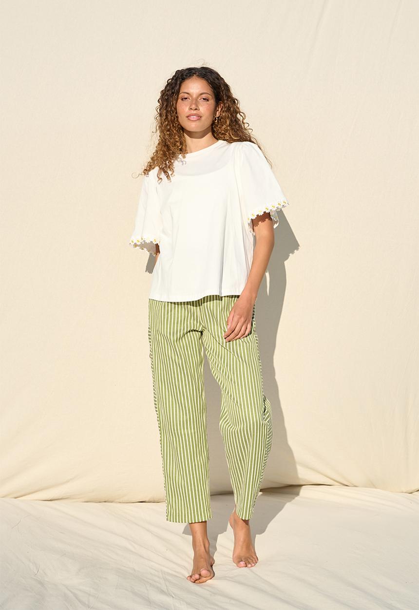 Me&B - Plus Daisy Trim Flared Sleeve Tee - Milk