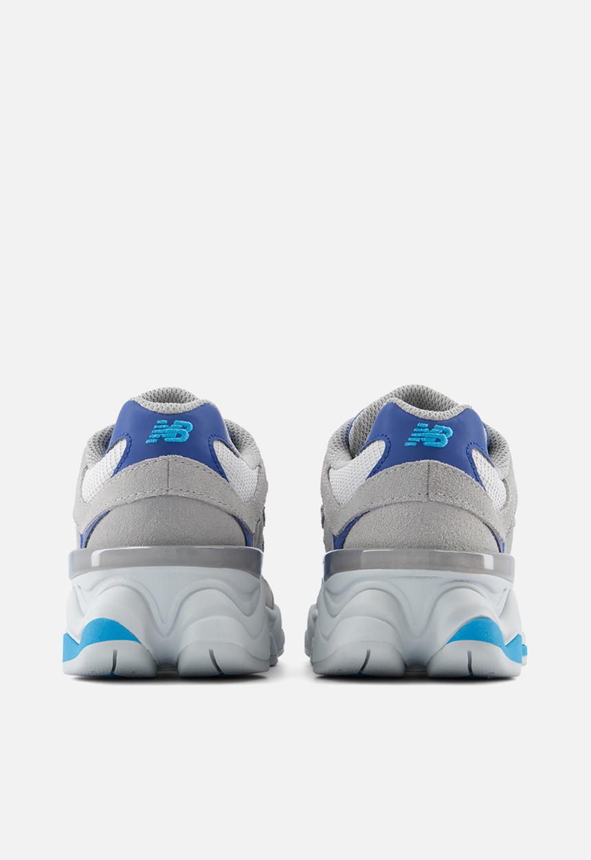 New Balance  - 9060 Grade School