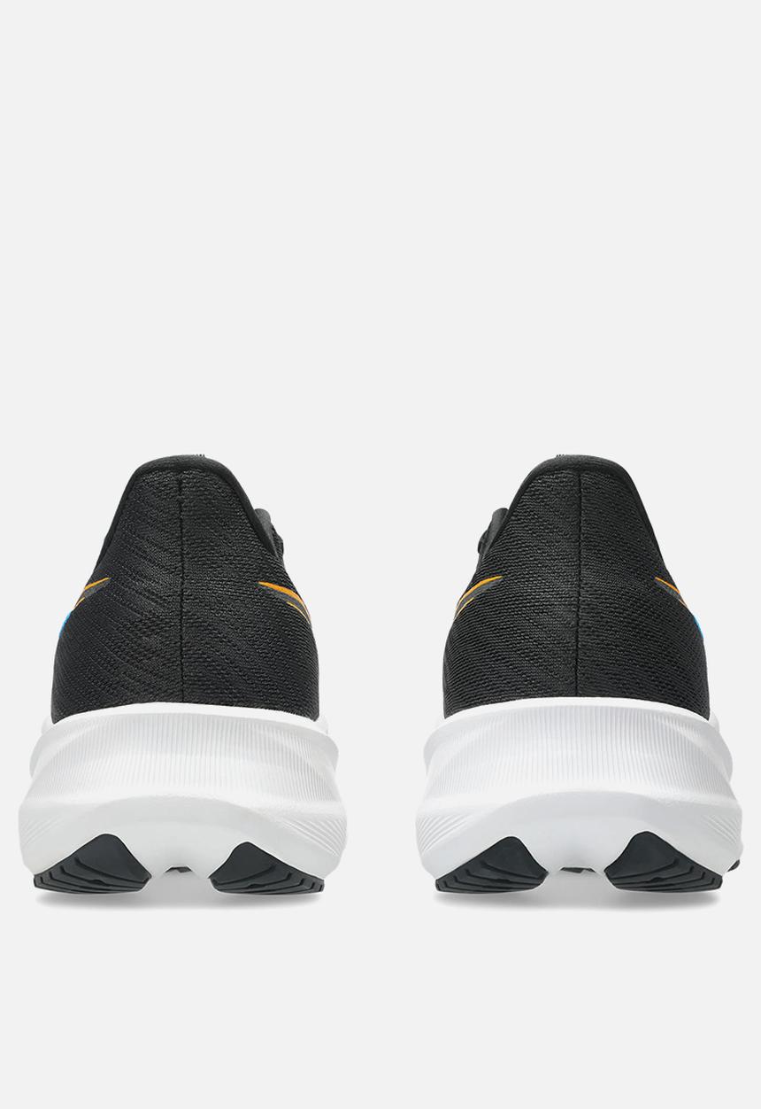 ASICS - VERSABLAST 4 - BLACK/YAMABUKI