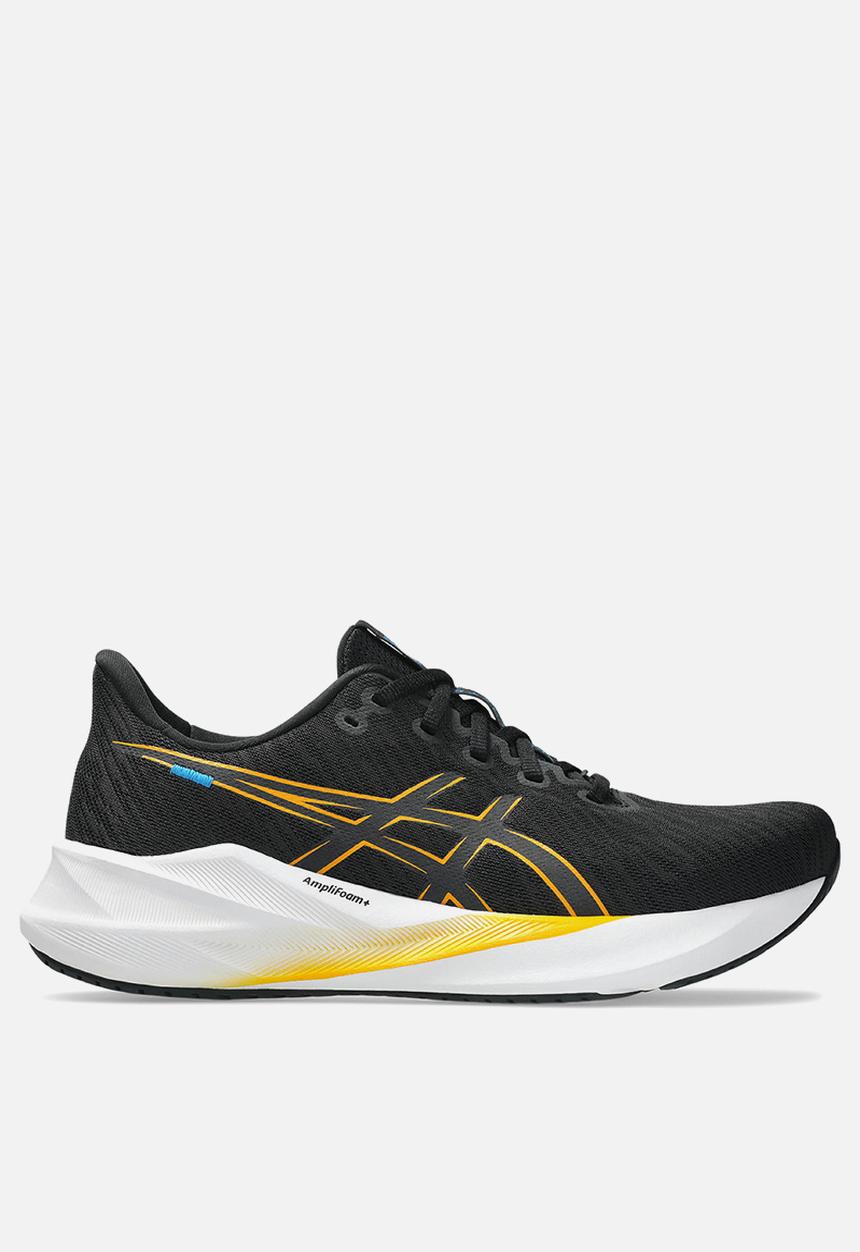 ASICS - VERSABLAST 4 - BLACK/YAMABUKI