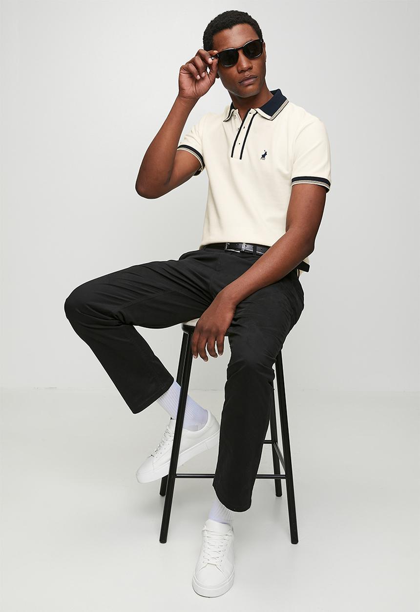 POLO - Mens tipped pique short sleeve golfer - white