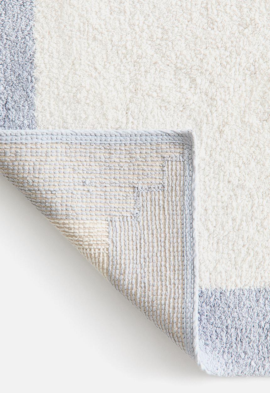 H&M - Tufted bath mat - light dusty blue