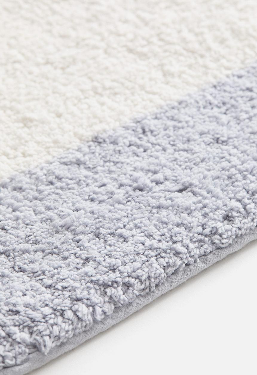 H&M - Tufted bath mat - light dusty blue