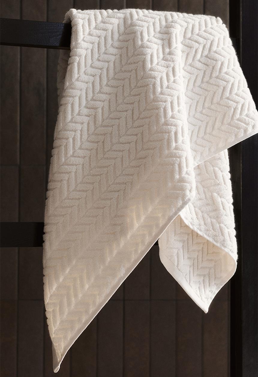 H&M - Textured bath towel - cream