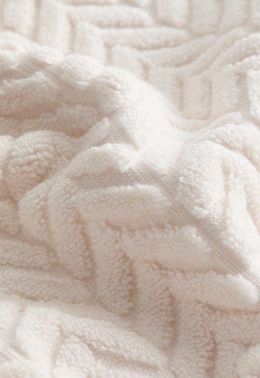 H&M - Textured bath towel - cream