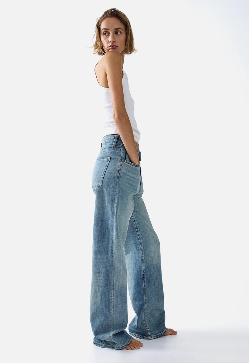 H&M - Wide high waist jeans - light denim blue