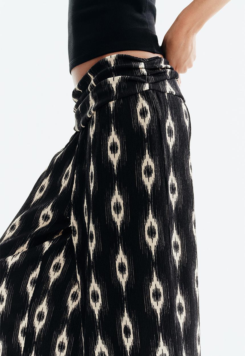 H&M - Wide gathered-waist trousers - black/patterned