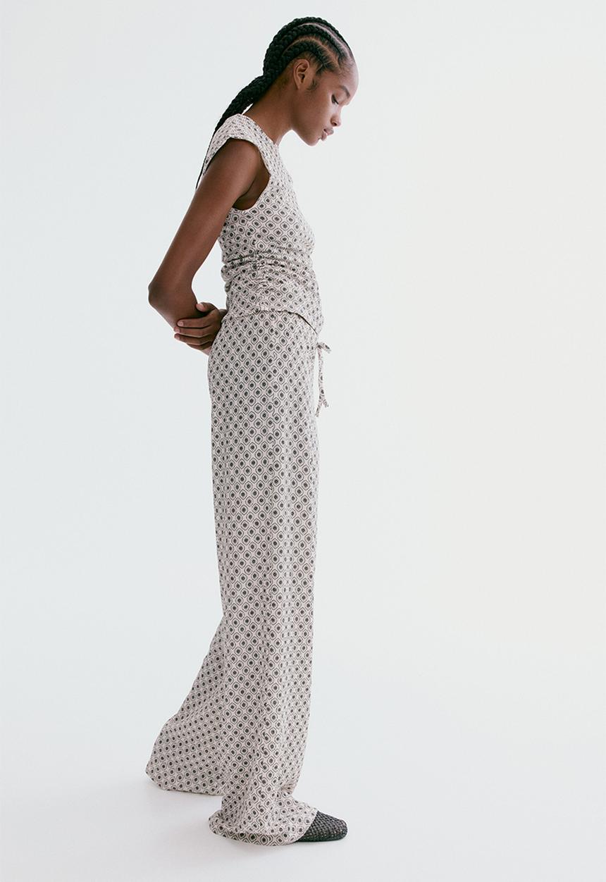 H&M - Textured jersey trousers - light beige/patterned
