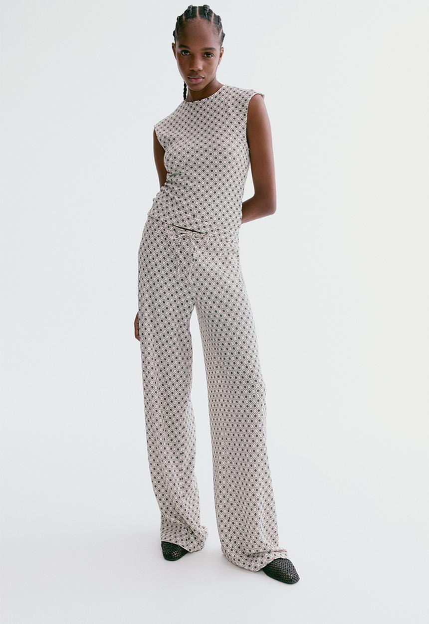 H&M - Textured jersey trousers - light beige/patterned