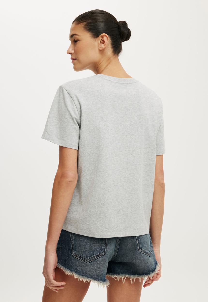 Cotton On - The Off Duty Graphic Tee - Tribeca/ Winter Grey Marle