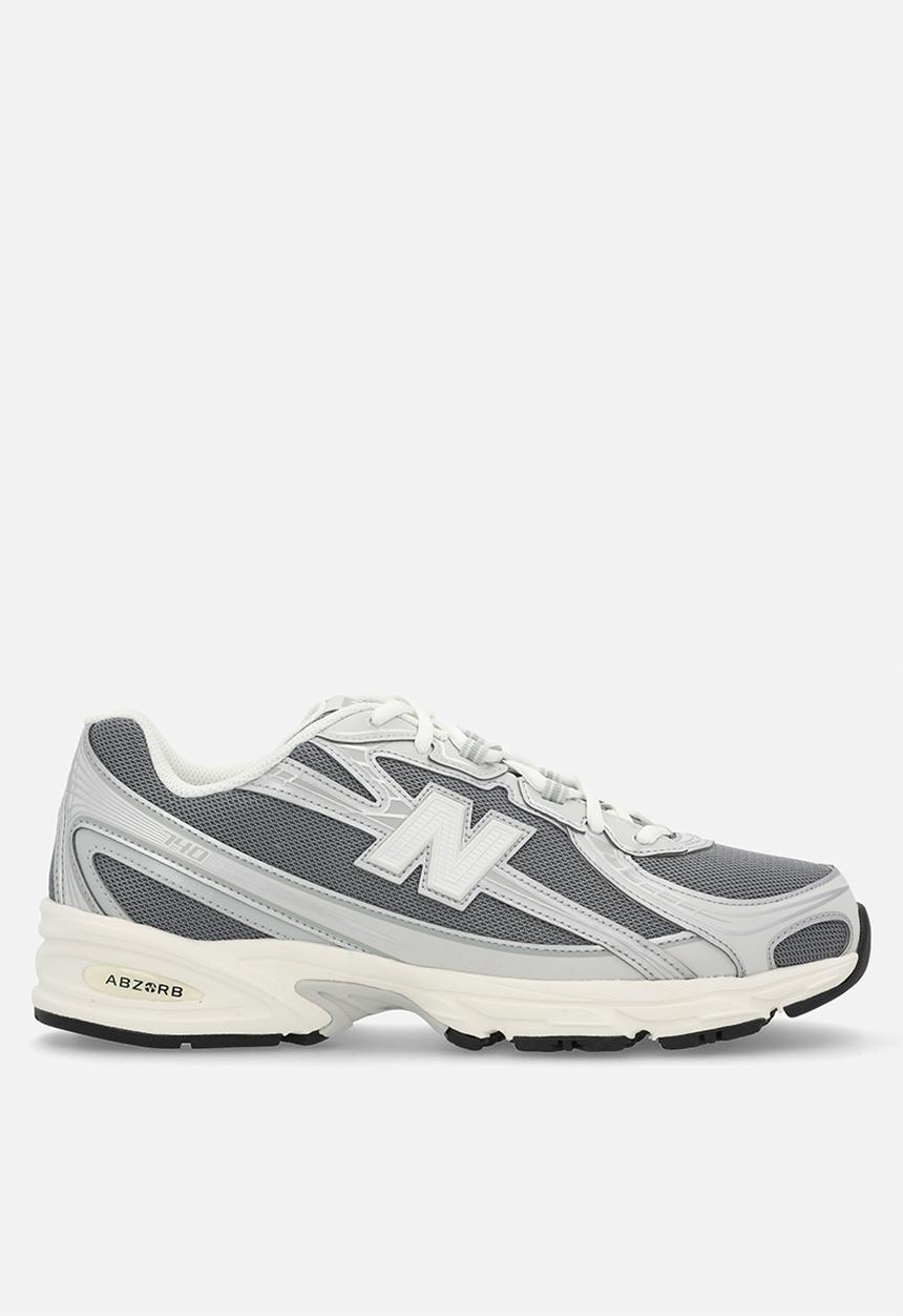 New Balance  - 740