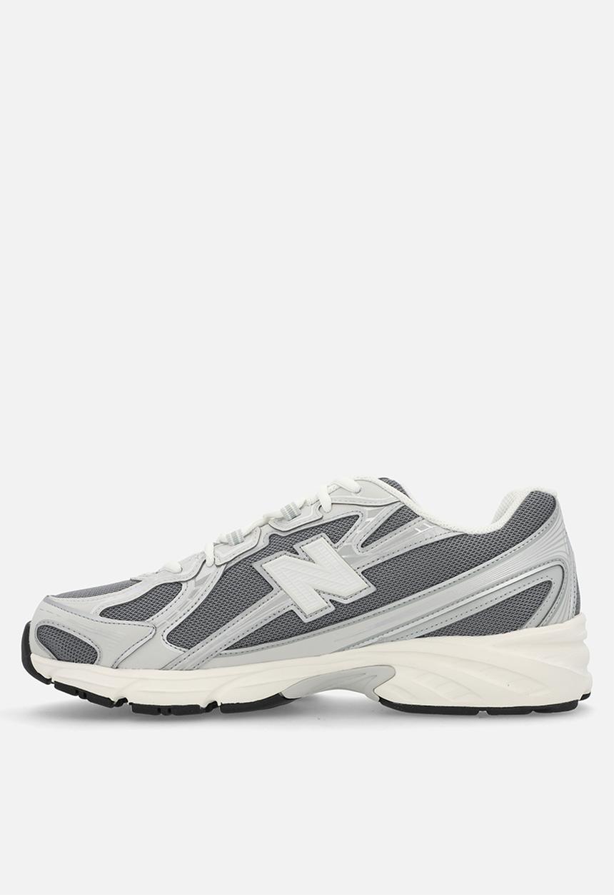 New Balance  - 740