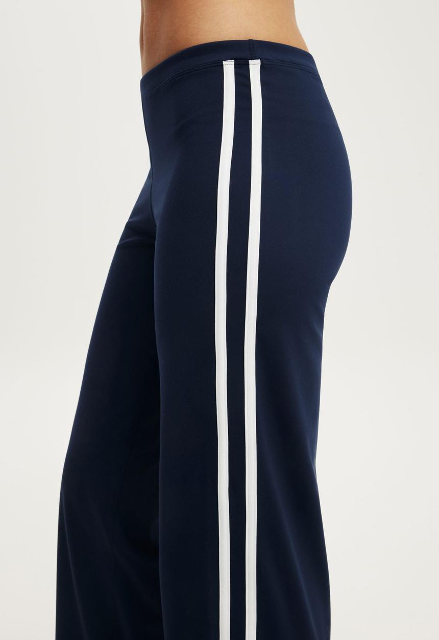 Cotton On - Ultra Soft Low Rise Straight Leg Pant - Prep Sport Navy/White
