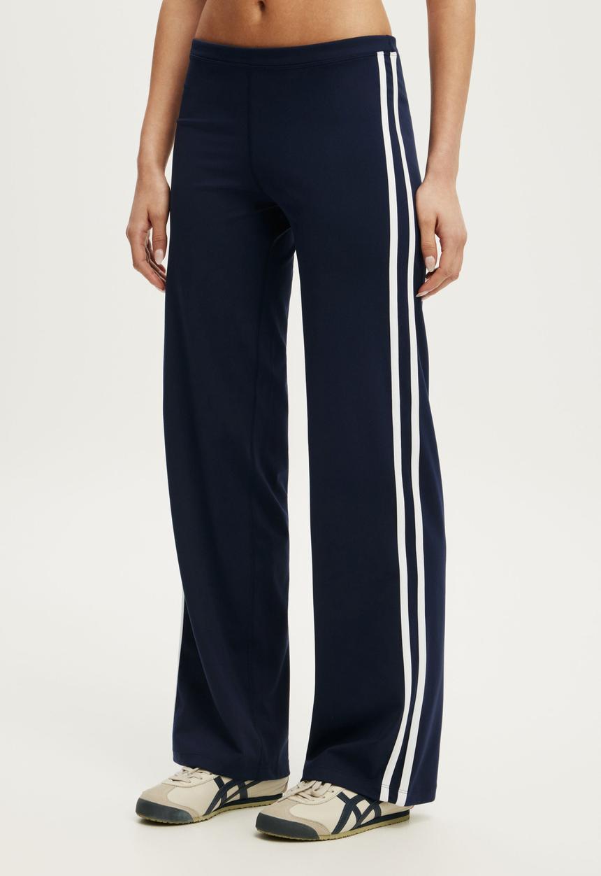 Cotton On - Ultra Soft Low Rise Straight Leg Pant - Prep Sport Navy/White