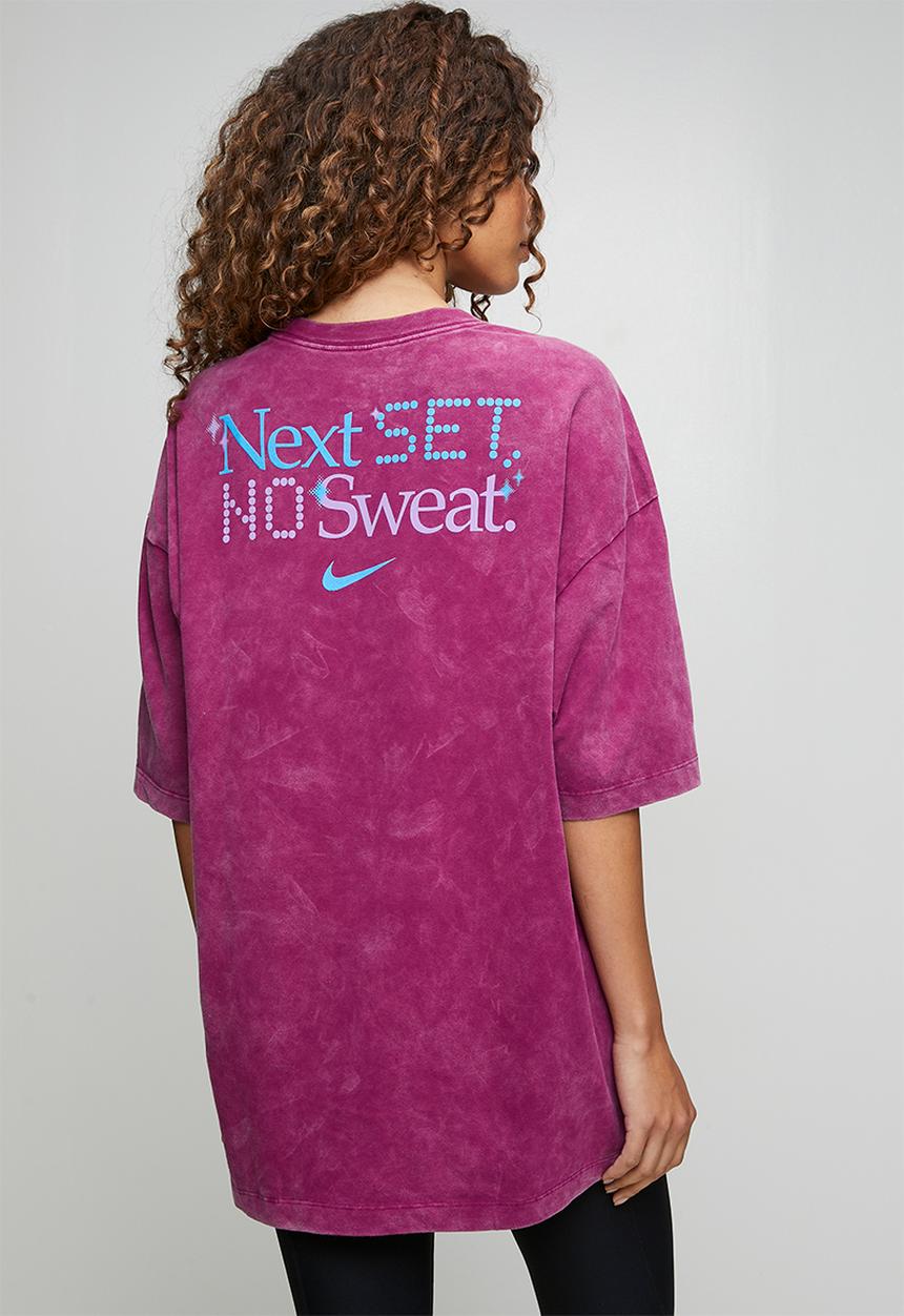Nike - W Nk Df Move Short sleeve Os Train Tee - True Berry
