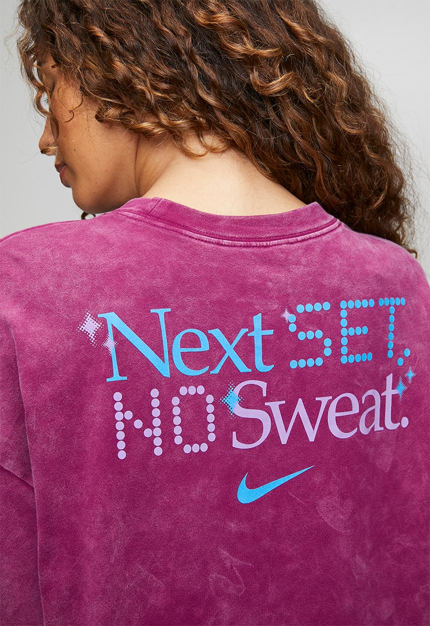 Nike - W Nk Df Move Short sleeve Os Train Tee - True Berry