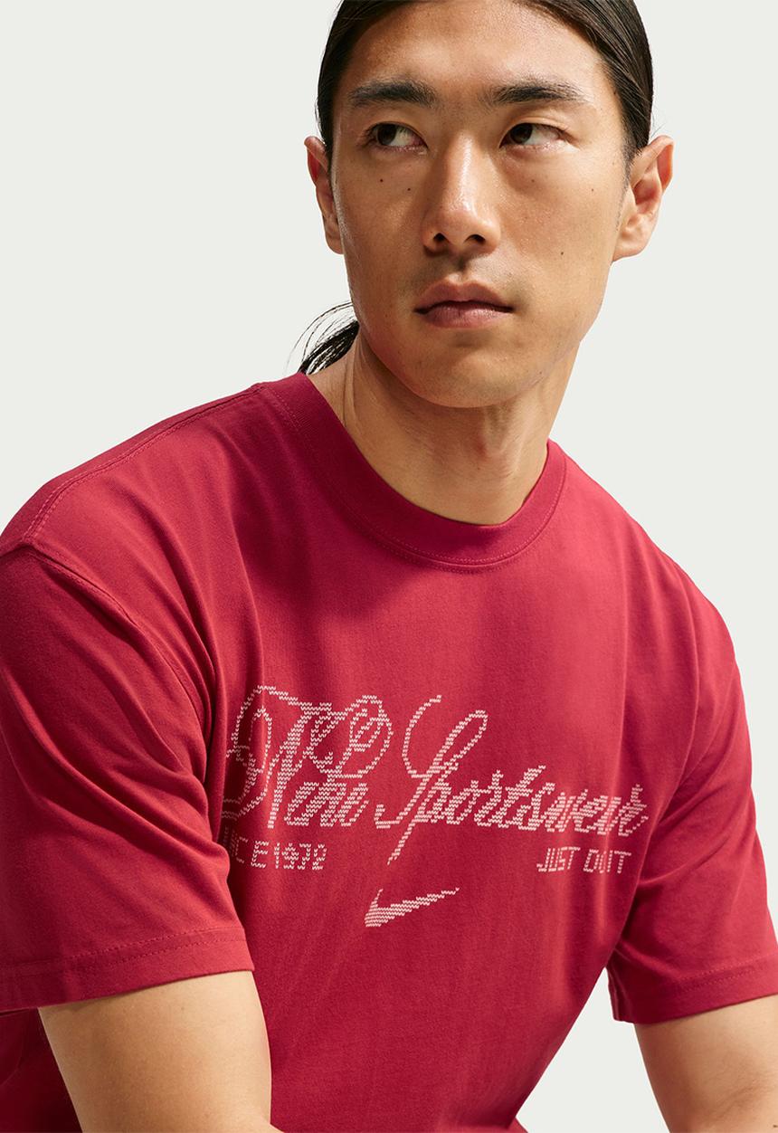 Nike - NSW Loose Sportswear Tee - Tough Red
