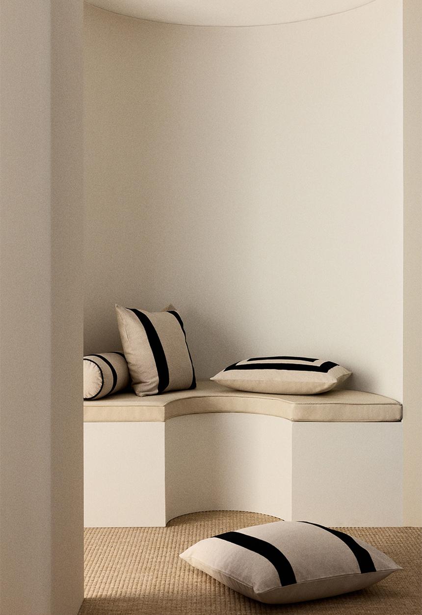 H&M - Linen-blend cushion cover - light beige/black