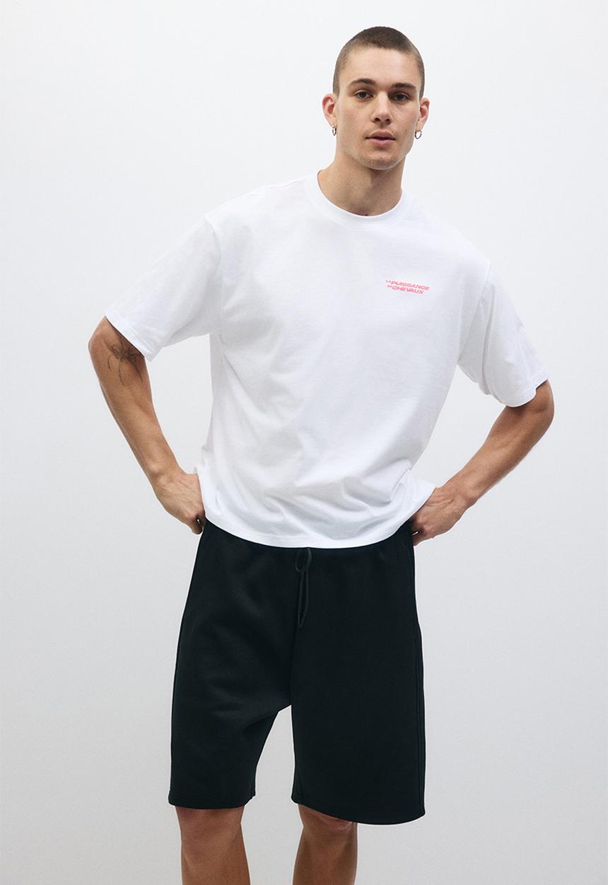 H&M - Boxy-style sports t-shirt with drymove? - white/la puissance