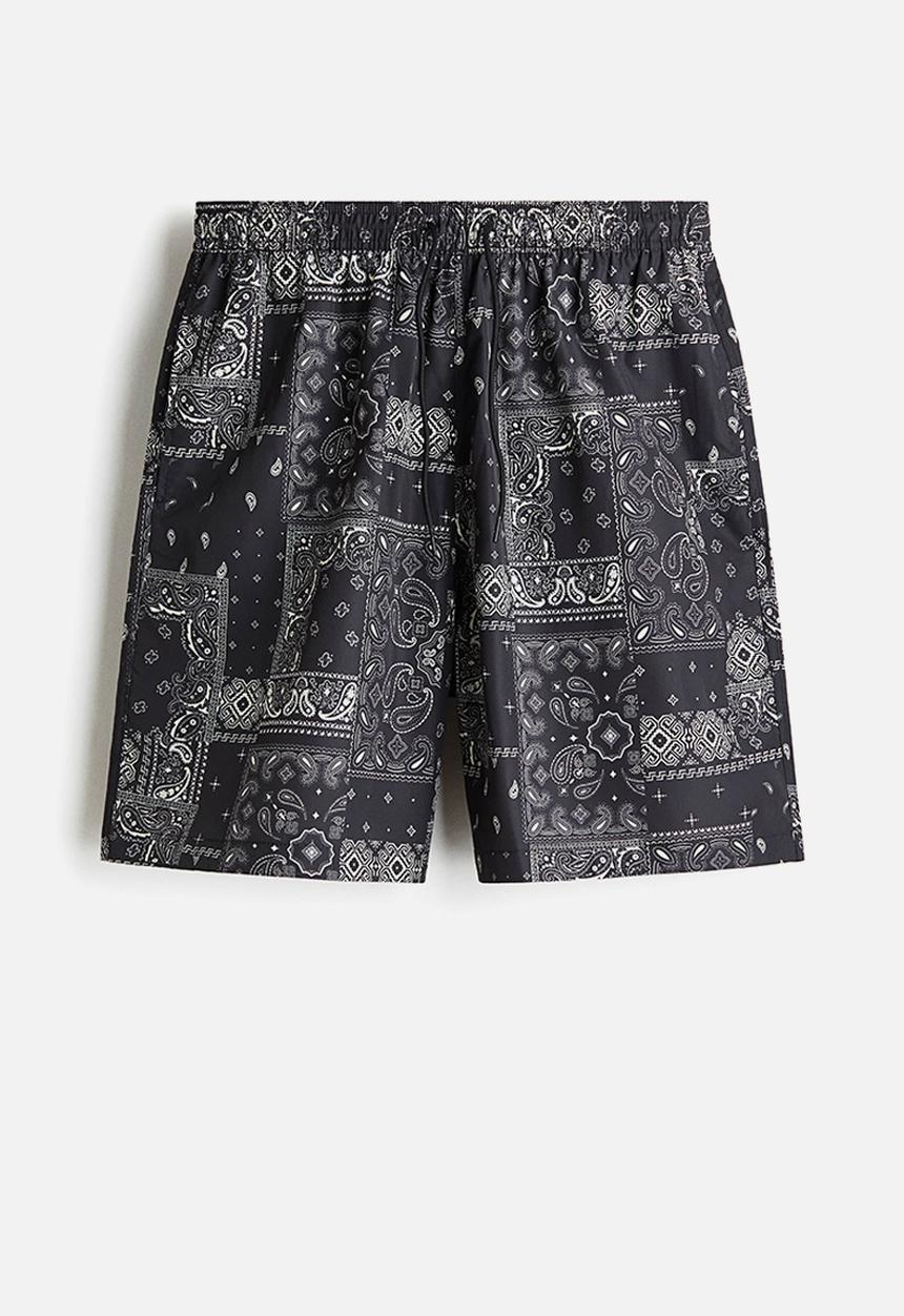 H&M - Patterned swim shorts - black/paisley pattern
