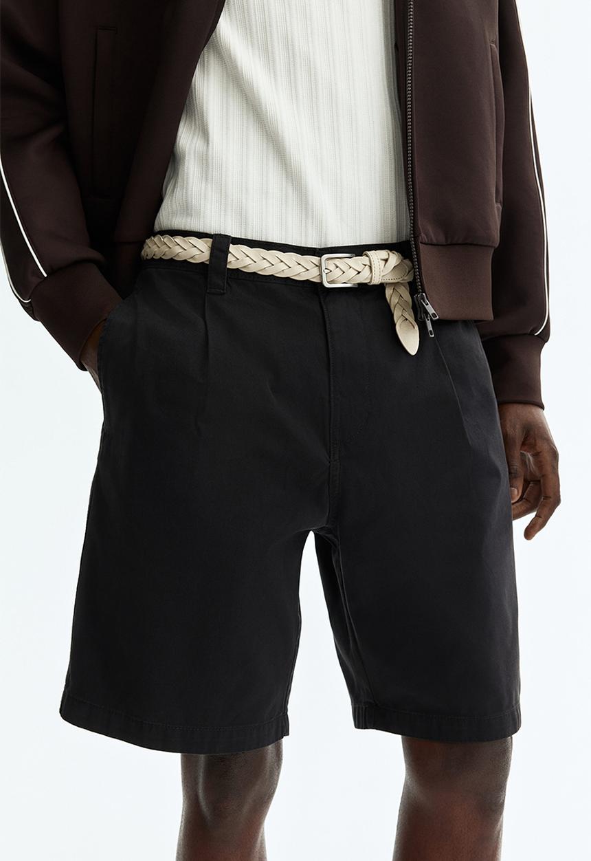 H&M - Relaxed fit cotton chino shorts - black