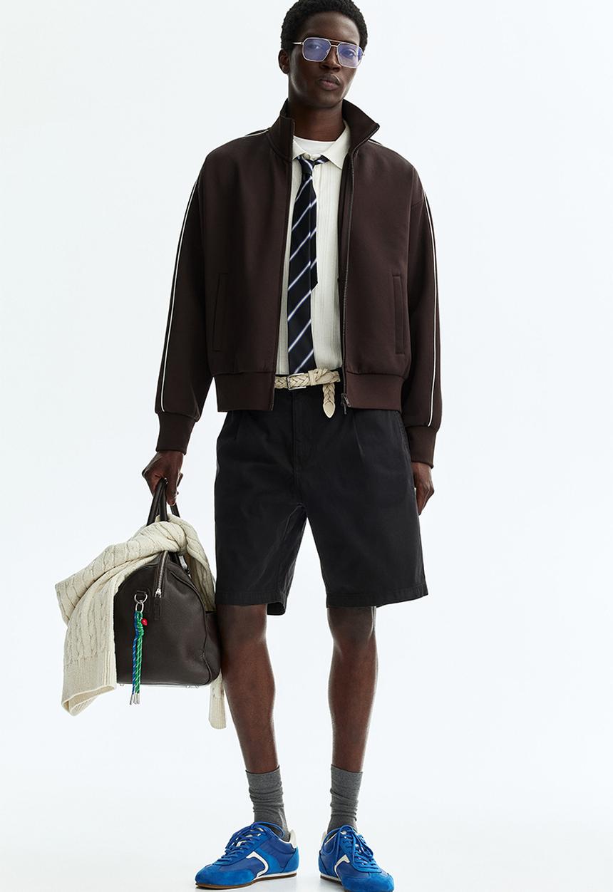 H&M - Relaxed fit cotton chino shorts - black
