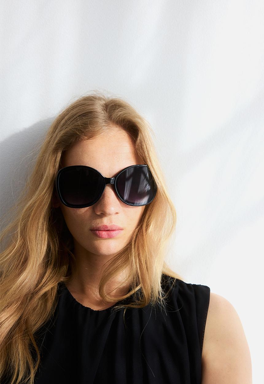 H&M - Square sunglasses - black