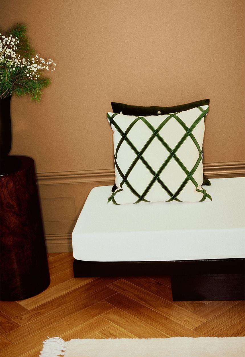 H&M - Patterned velvet cushion cover - dark green/harlequin pattern
