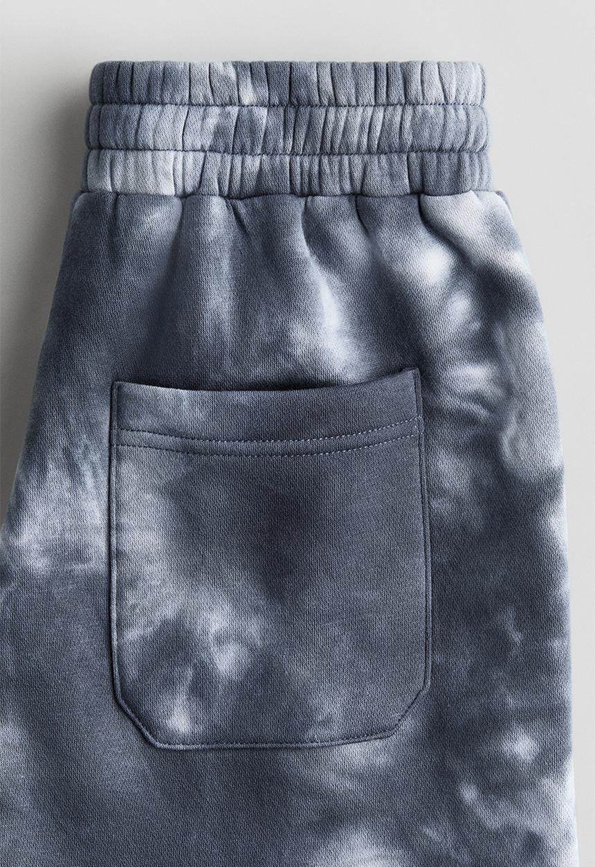 H&M - Printed sweatshorts - dark grey/tie-dye
