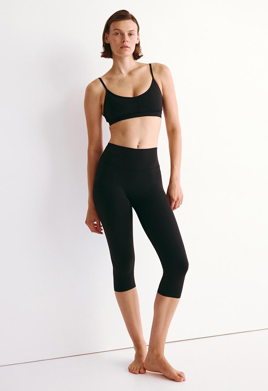 H&M - Capri leggings with sculptmove™ - black