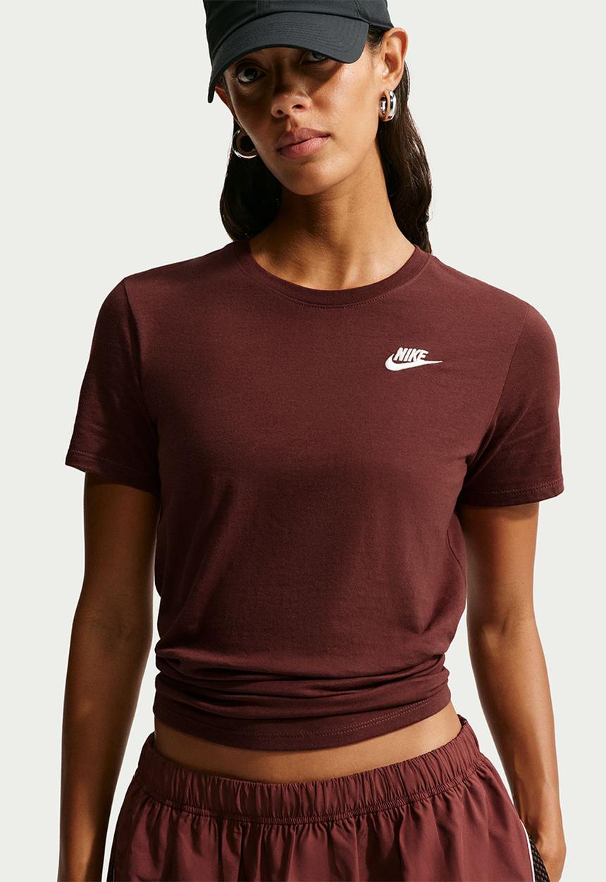 Nike - W Nike Sportswear Club Essentials T-shirt - Mystic Dates
