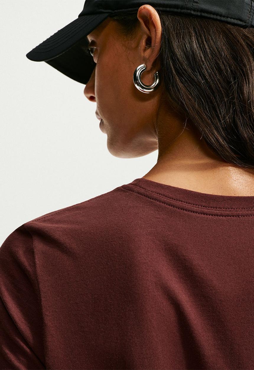 Nike - W Nike Sportswear Club Essentials T-shirt - Mystic Dates
