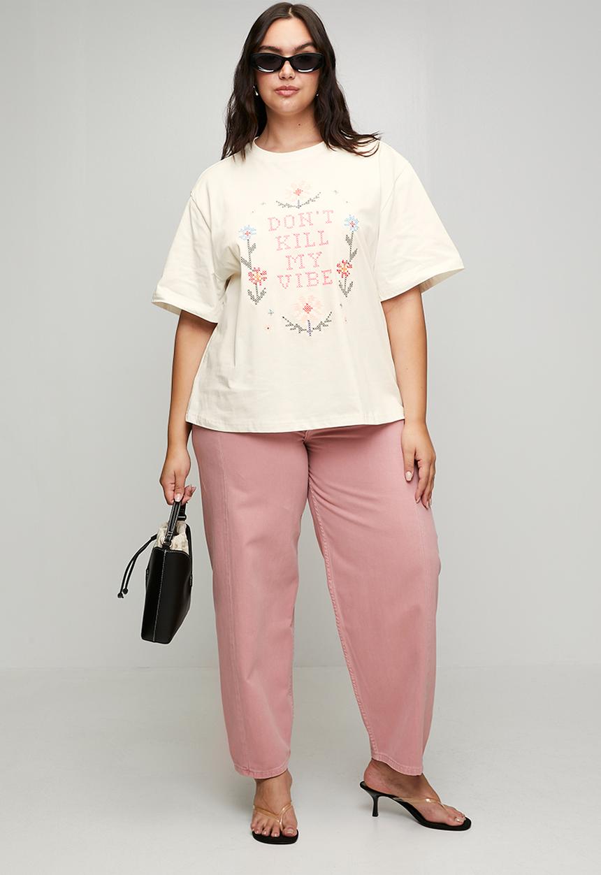 Me&B - Plus Cross Stitch Embroidery 'Killmyvibe' Statement Tee - White
