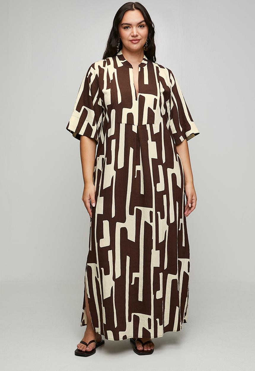 Me&B - Plus Bib Front Tunic Maxi Dress - Choc/BananaPrint