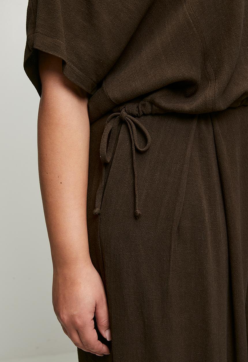 Me&B - Plus Perpex Button Detail Dolman Sleeve Top  - Dark choc