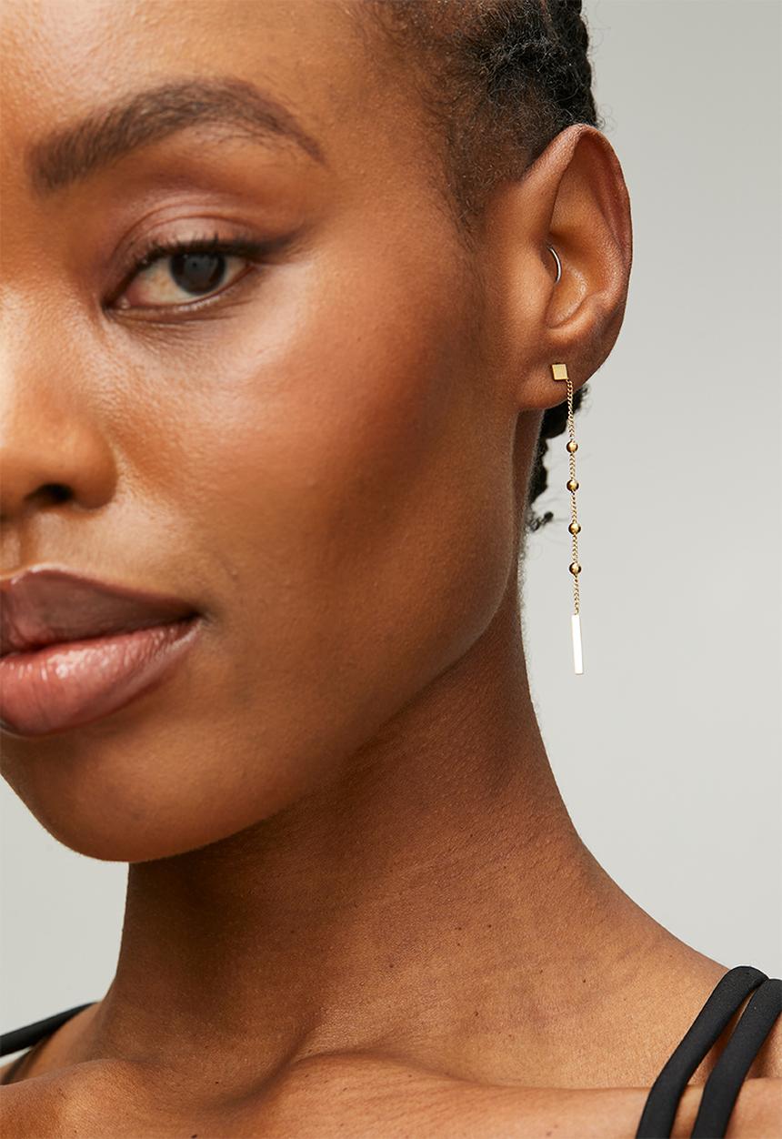 Zoe on Trend - Elegant Ball And Chain Drop-Earrings - Gold